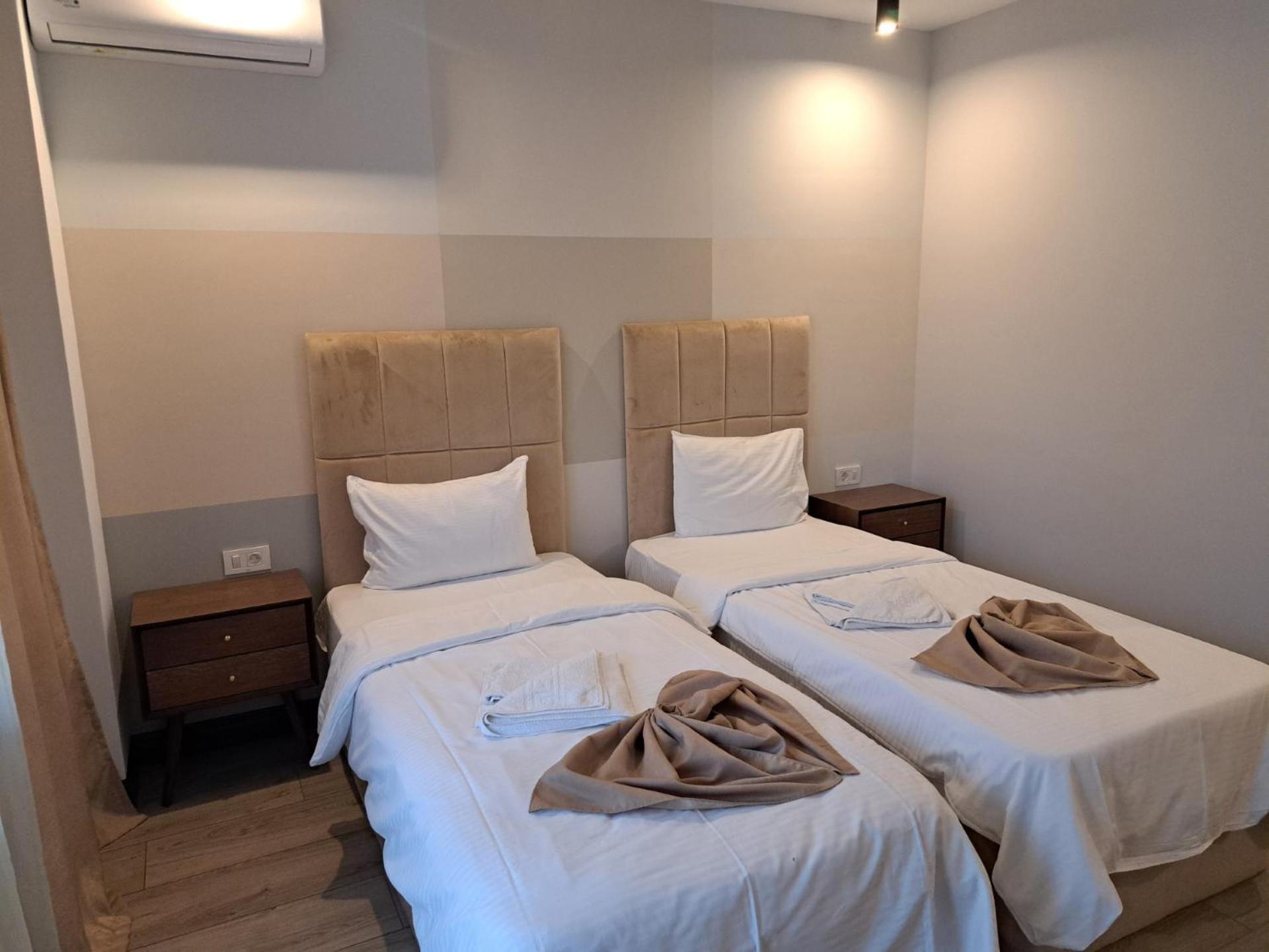 Artemis Hotel Baile Herculane Ngoại thất bức ảnh